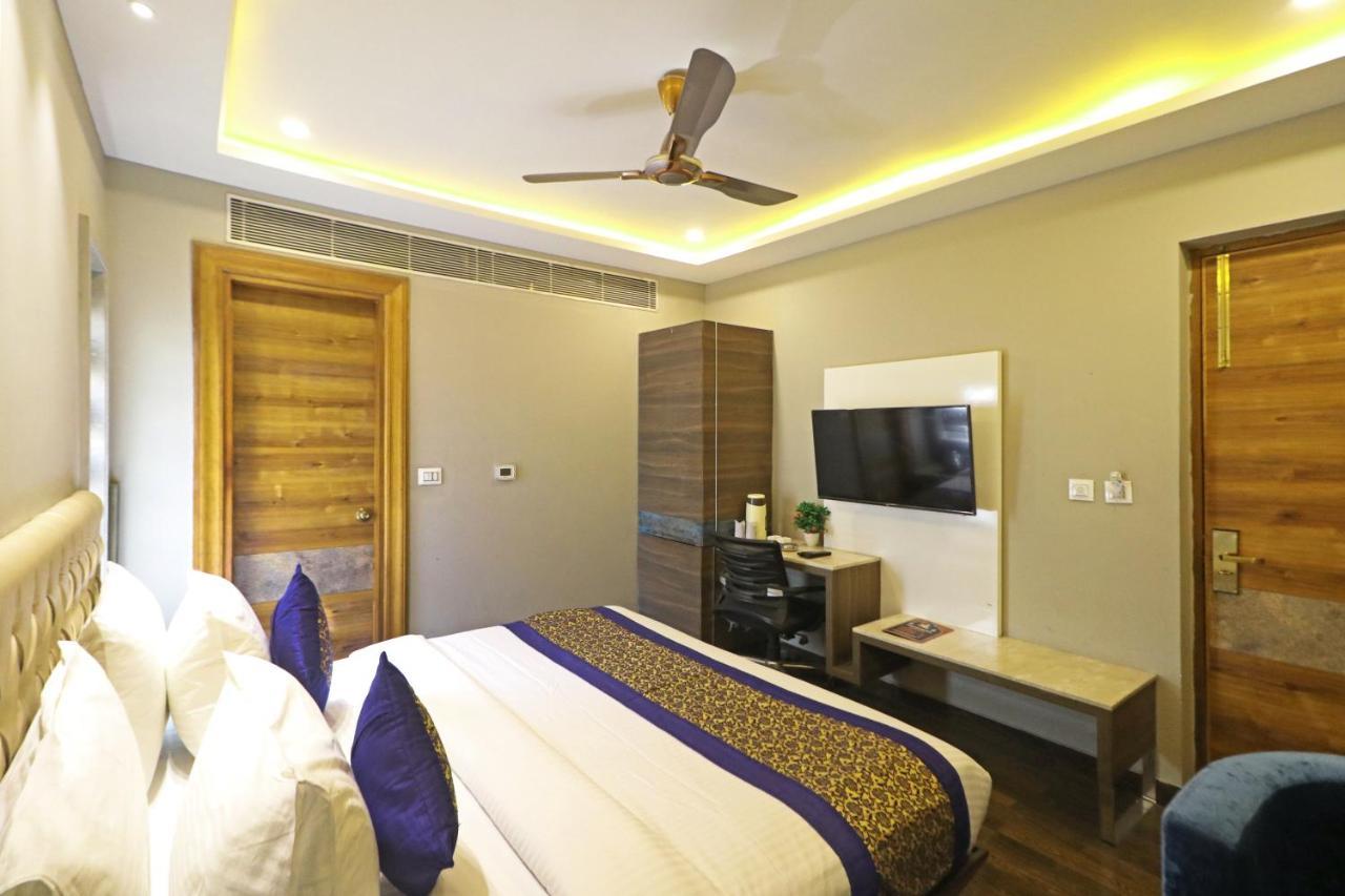 The Ivy Grand Hotel In City Centre With Free Secured Parking New Delhi Luaran gambar