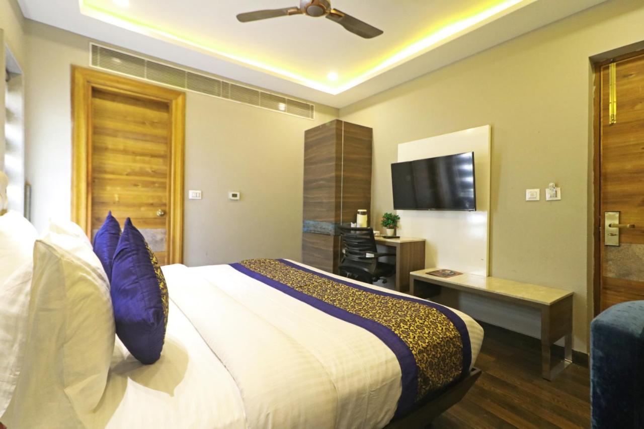 The Ivy Grand Hotel In City Centre With Free Secured Parking New Delhi Luaran gambar