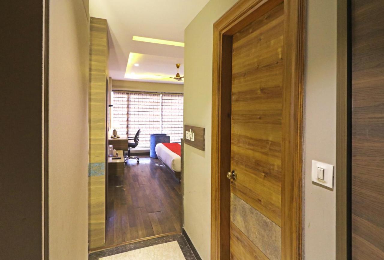 The Ivy Grand Hotel In City Centre With Free Secured Parking New Delhi Luaran gambar